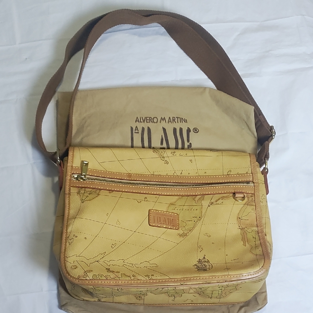 Replica Tan Messenger Bag with‎ Adjustable Straps
